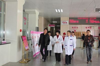 【学术峰会】孙大为教授参观新阳光并亲诊