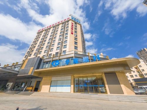 2025年华厦眼科糖尿病眼病关爱月 聚焦糖网，守护光明，在南宁华厦视光眼科医院温暖启幕